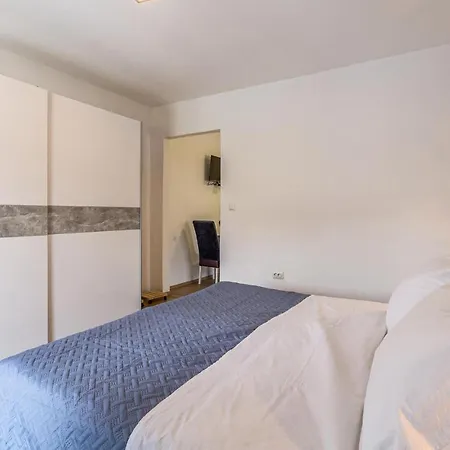 Apartment 1 Bedroom Stunning In