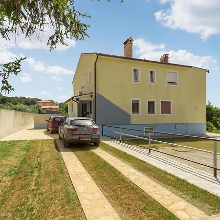 1 Bedroom Stunning In Apartment Pula